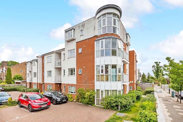 3 Bedroom Flat To Rent In Hillcrest Road, London, W5