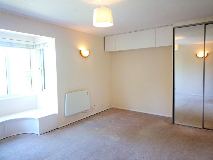 Studio To Rent In Mead Avenue, Langley, Berkshire, SL3