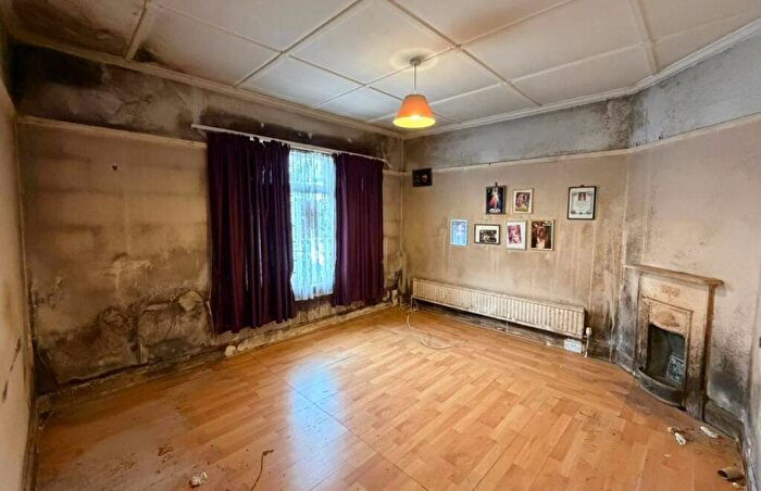 2 Bedroom Semi-Detached House For Sale In Carterhatch Road, Enfield, Middlesex, EN3