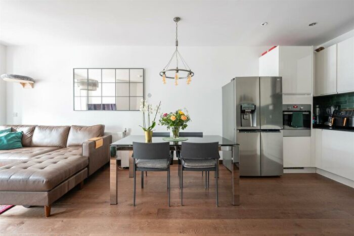 2 Bedroom Apartment For Sale In Smeed Road, Bow, E3