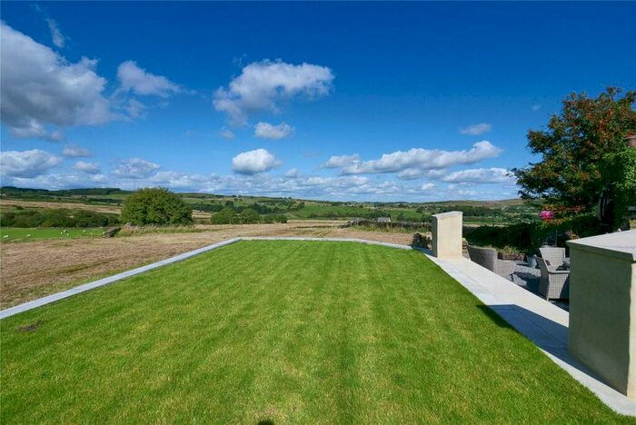 3 Bedroom Detached House For Sale In Heights Lane, Eldwick, West Yorkshire, BD16