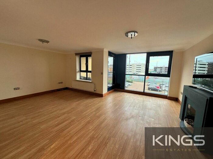 2 Bedroom Flat To Rent In Canute Road, Southampton, SO14