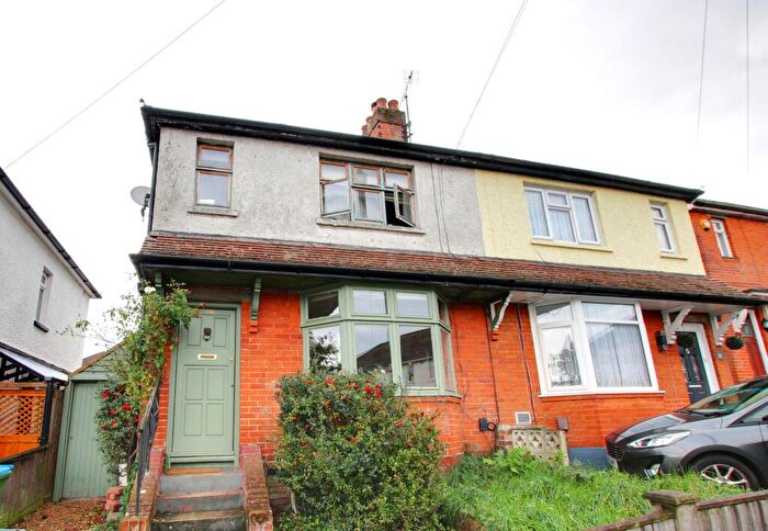 3 Bedroom Semi-Detached House For Sale In Bassett Green, Southampton, SO16