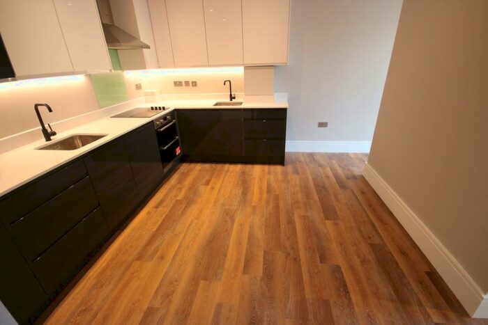 3 Bedroom Flat To Rent In A Heather Gardens, London, NW11