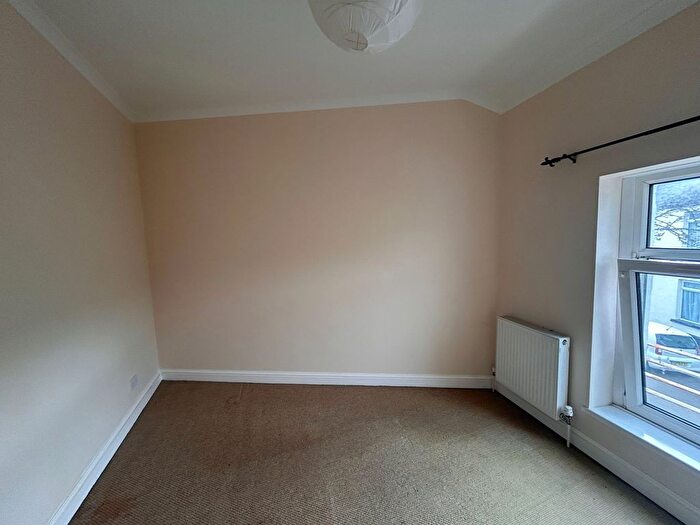 2 Bedroom Flat To Rent In Lily Street, Cardiff, CF24