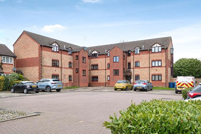 2 Bedroom Flat For Sale In Broome Way, Banbury, OX16