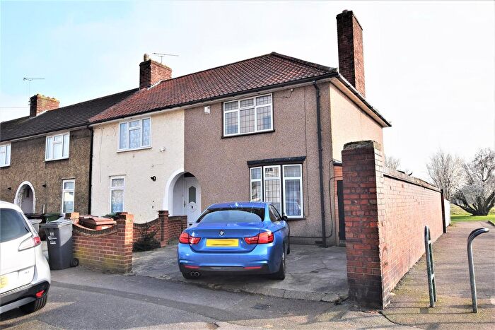 2 Bedroom End Of Terrace House To Rent In Wren Road, Dagenham, RM9