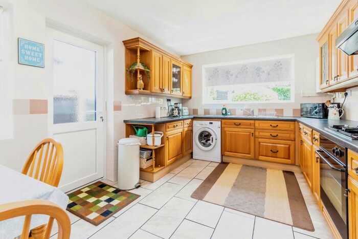 2 Bedroom Bungalow For Sale In Tower View, Croydon, CR0