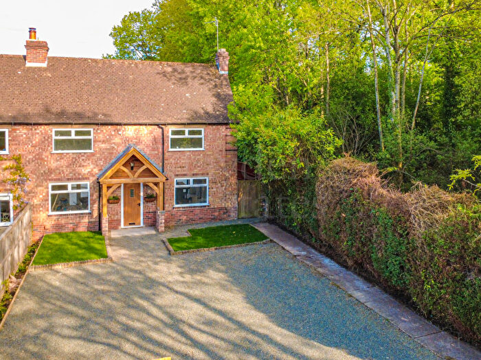 3 Bedroom Semi-Detached House For Sale In New Road, Far Forest, DY14