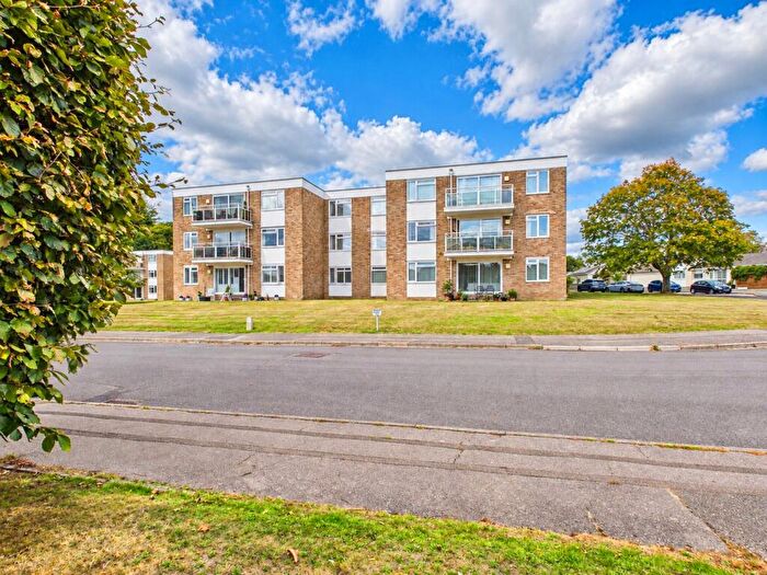 2 Bedroom Apartment For Sale In Earlsdon Way, Highcliffe, Christchurch, Dorset, BH23