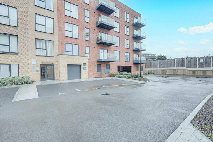 2 Bedroom Apartment To Rent In Fairfax Drive Prospects Place, Westcliff-on-sea, SS0