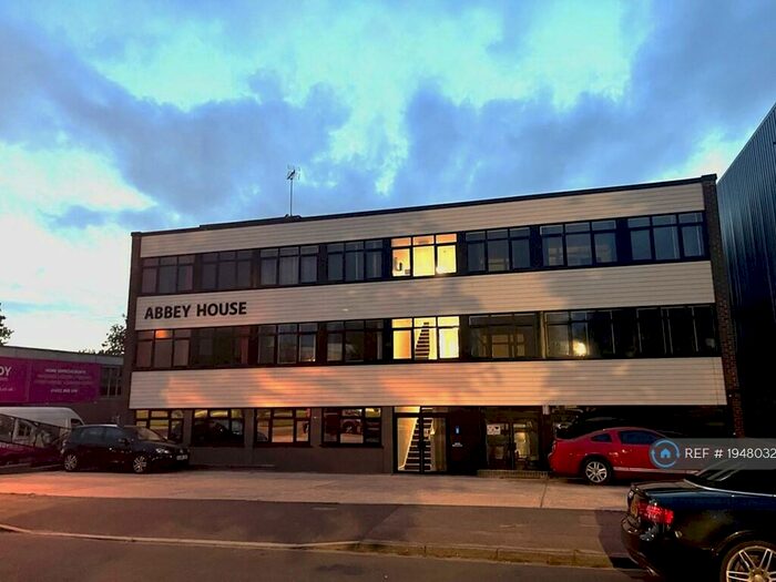 2 Bedroom Flat To Rent In Foundry Lane, Horsham, RH13