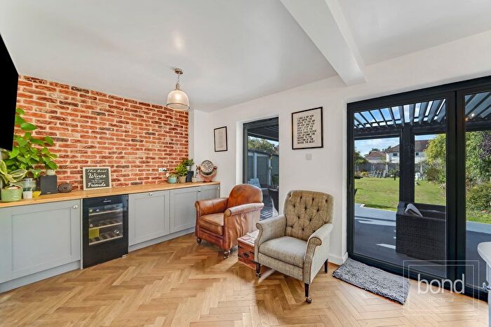 3 Bedroom Chalet For Sale In Chignal Road, Chelmsford, CM1