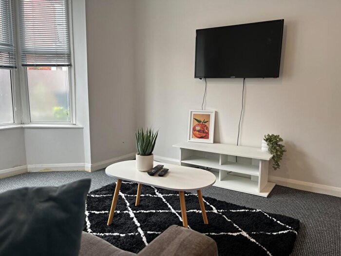 2 Bedroom Terraced House To Rent In Gaunt St // Bed // July, LN5