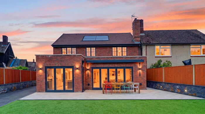 4 Bedroom Detached House For Sale In Bakers Field, Greatham, Liss, GU33