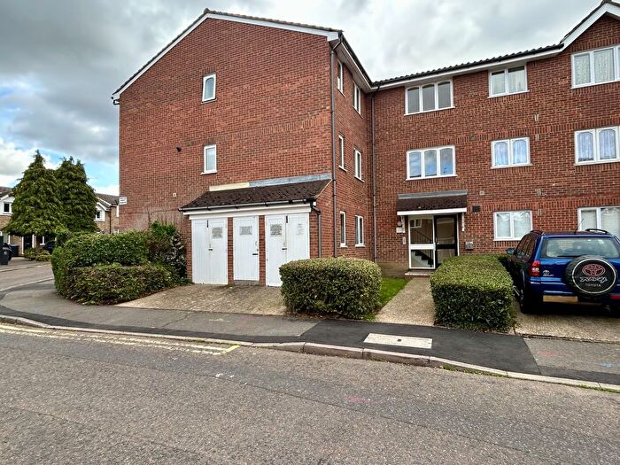 1 Bedroom Flat For Sale In Howard Close, Waltham Abbey, EN9