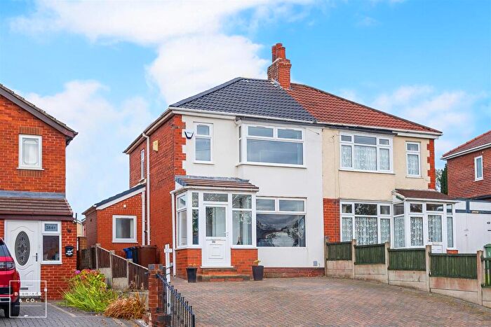 3 Bedroom Semi-Detached House For Sale In North Road, Atherton, M46