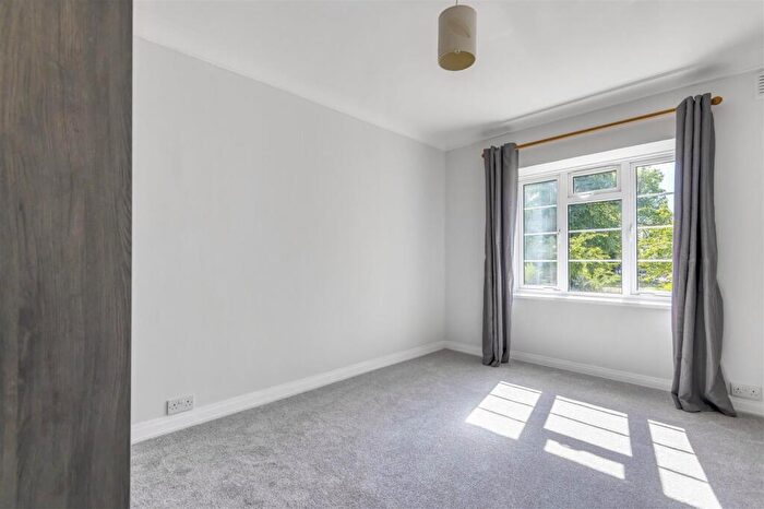 2 Bedroom Apartment To Rent In Lower Ham Road, Kingston Upon Thames, KT2