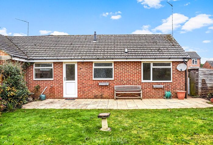 2 Bedroom Semi-Detached Bungalow To Rent In Cedar Close, Banbury, OX16