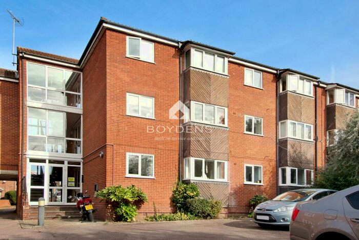 2 Bedroom Flat To Rent In St Andrews Gardens, Colchester, Essex, CO4