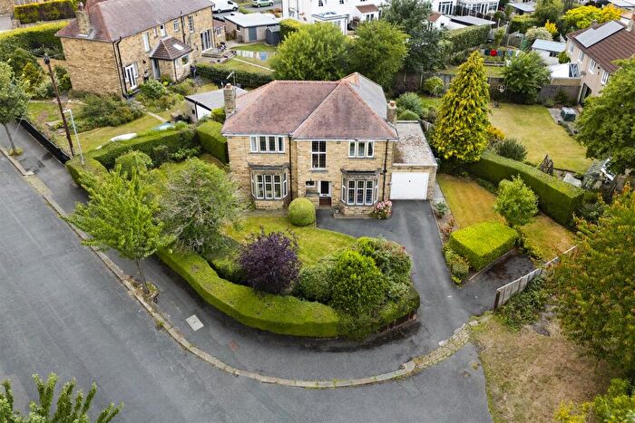 3 Bedroom Detached House For Sale In Broadgate, Almondbury, Huddersfield, HD5
