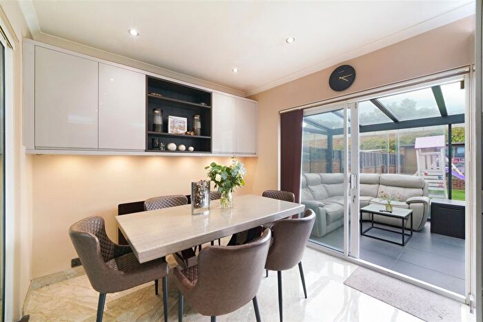 4 Bedroom Semi Detached House For Sale In Tavistock Avenue, Perivale, Greenford, UB6