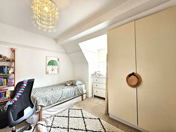 3 Bedroom Flat To Rent In Finchley Road, London, NW11