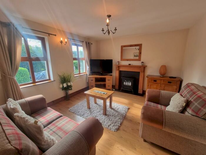 4 Bedroom House To Rent In Llwyncelyn Uchaf, Mynyddcerrig, Llanelli, Carmarthenshire, SA15