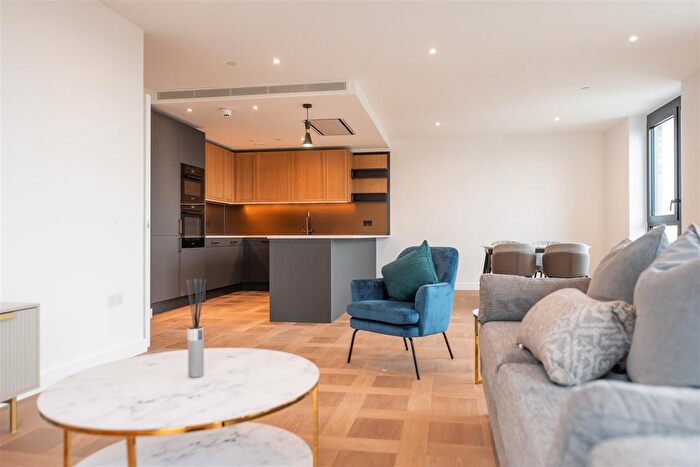 3 Bedroom Flat To Rent In Merino Gardens, London, E1W