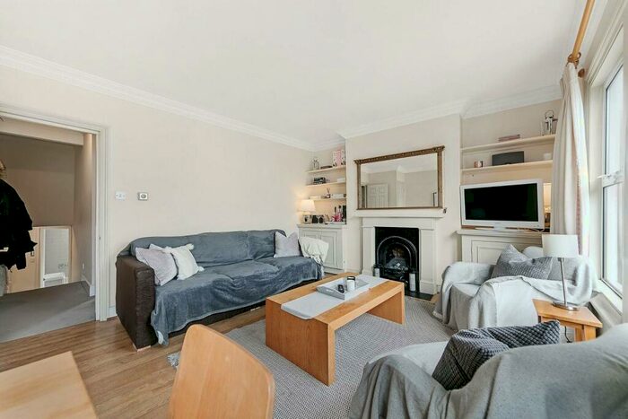 2 Bedroom Flat To Rent In Leathwaite Road, Between The Commons, London, SW11