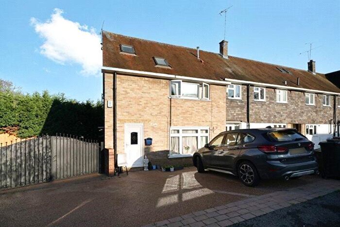 5 Bedroom Terraced House For Sale In Worlds End Lane, Enfield, EN2