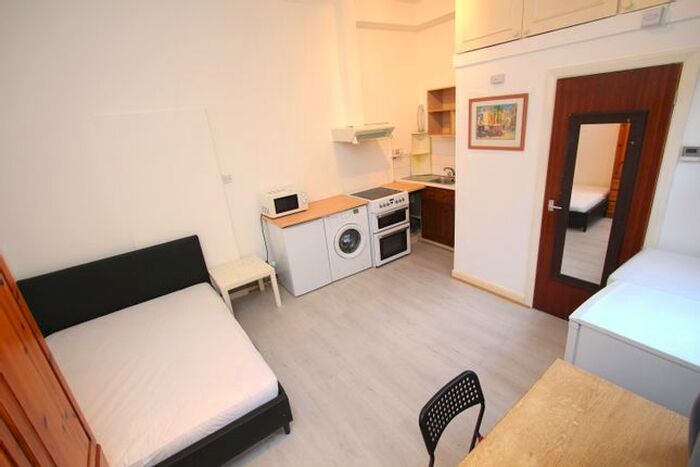 Studio To Rent In Camellia Lane, Surbiton, KT5