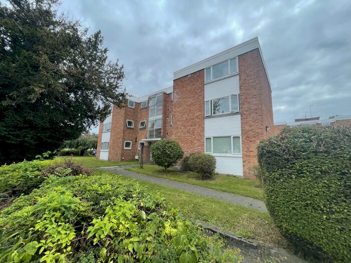 1 Bedroom Apartment To Rent In Pymmes Green Road, London, N11