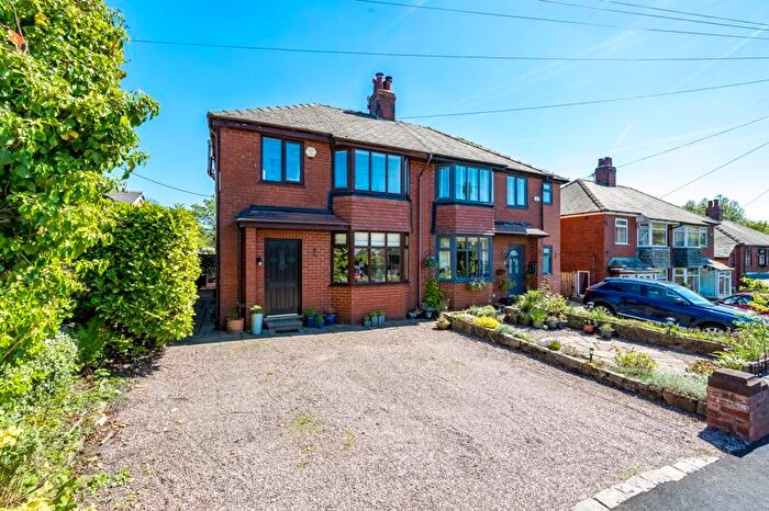 3 Bedroom Semi-Detached House For Sale In Ripponden Road, Oldham, OL3