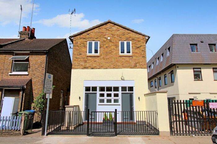 1 Bedroom Maisonette To Rent In Dunbar Road, New Malden, KT3