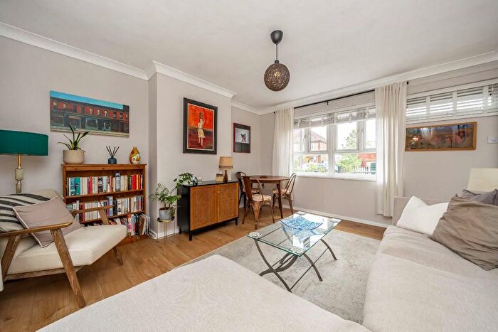 1 Bedroom Flat For Sale In Farnan Avenue, Walthamstow, E17
