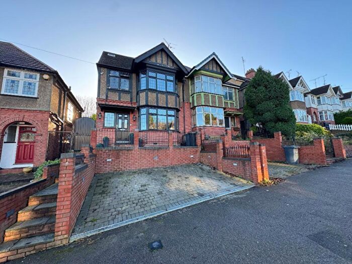 5 Bedroom Semi-Detached House For Sale In Cutenhoe Road, Luton, LU1