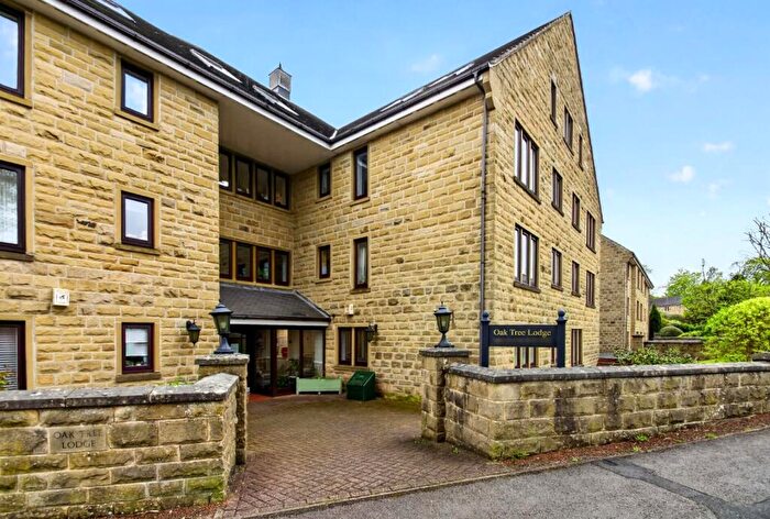 1 Bedroom Flat For Sale In Oak Tree Lodge, Harlow Manor Park, HG2