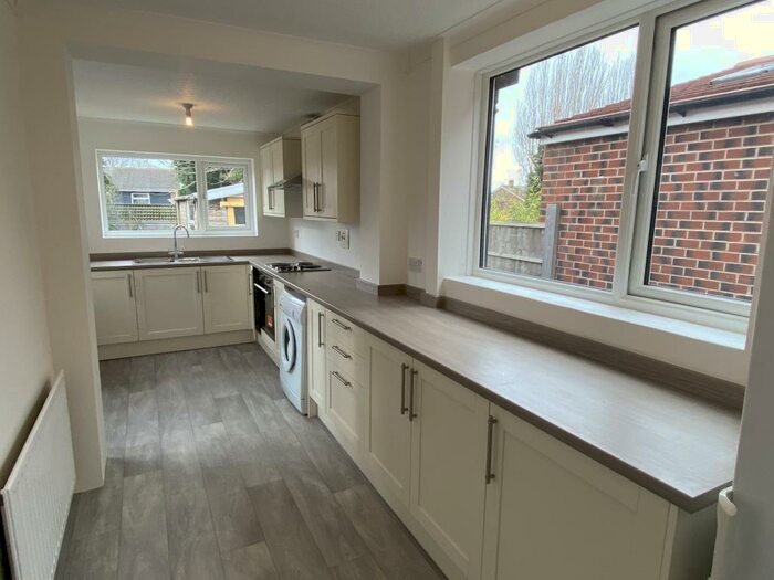 3 Bedroom Semi-Detached House To Rent In Broughton Road, Bessacarr, DN4