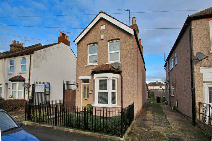 3 Bedroom Detached House To Rent In Colney Road, Dartford, DA1