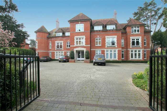 2 Bedroom Apartment To Rent In New Dover Road, Canterbury, CT1
