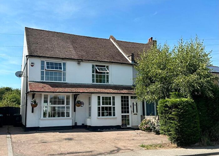 4 Bedroom Semi-Detached House For Sale In Hempstead Road, Bovingdon, Hemel Hempstead, HP3