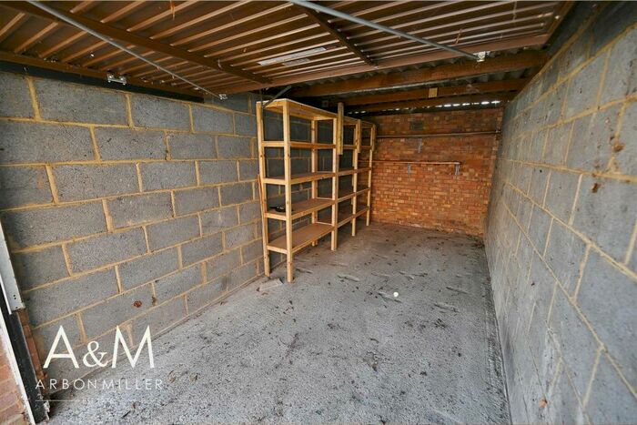 Garage / Parking To Rent In Garage To Rent - Longwood Gardens, IG6