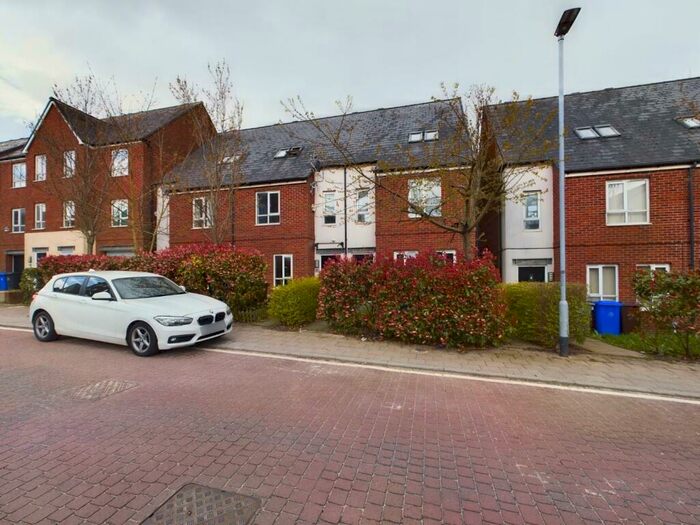 4 Bedroom Town House To Rent In Sytchmill Way, Stoke On Trent, Staffordshire, ST6