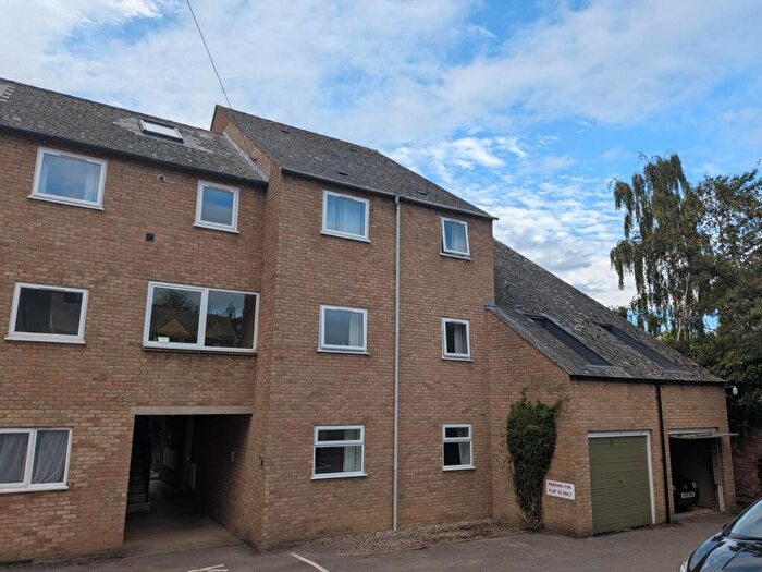 2 Bedroom Flat To Rent In Finsbury Place, Chipping Norton, OX7
