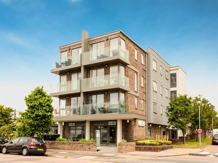 2 Bedroom Flat To Rent In The Berkeley, Portland Road. Hove, BN3