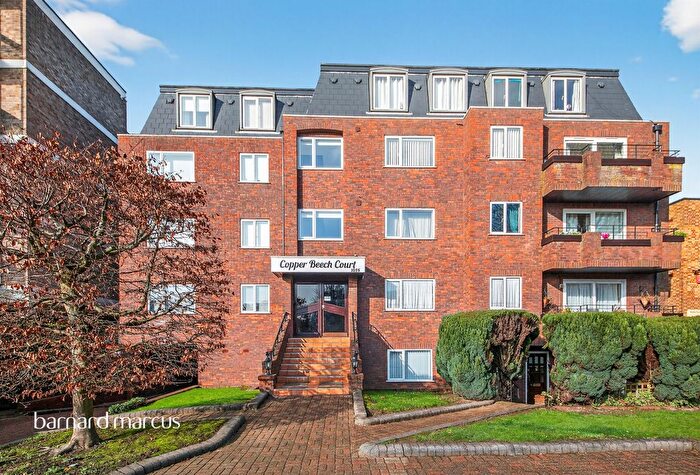 2 Bedroom Flat For Sale In High Road, London, N20