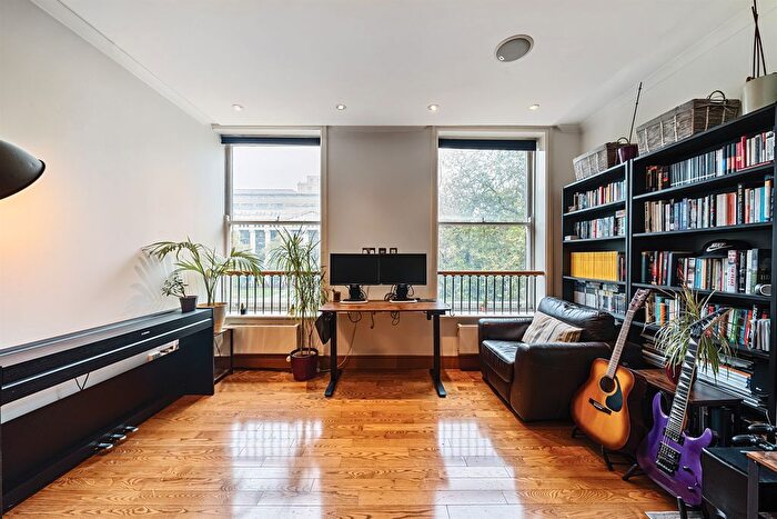 1 Bedroom Flat For Sale In Bloomsbury Square, London, WC1A
