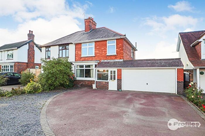 3 Bedroom Semi-Detached House For Sale In Leicester Road, Hinckley, LE10