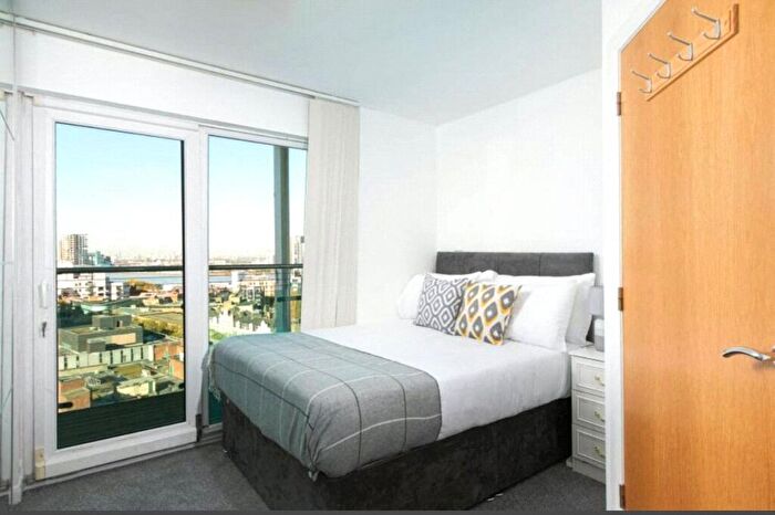3 Bedroom Penthouse To Rent In Greens End, Woolwich, London, SE18